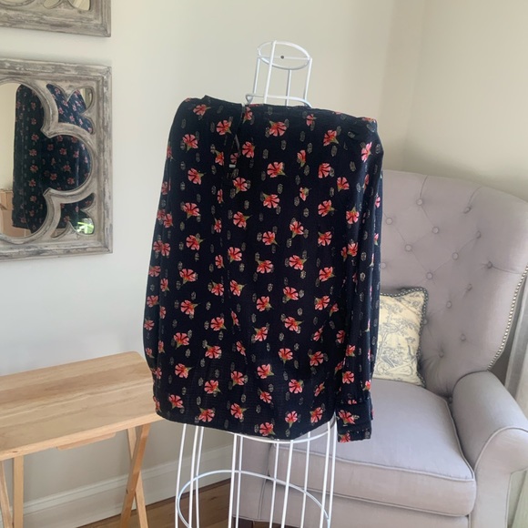 Top. Loft. Size Small. - Picture 2 of 4